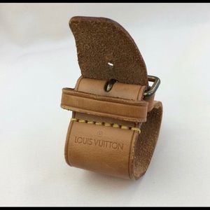 Louis Vuitton Tan Handle Fastener Leather